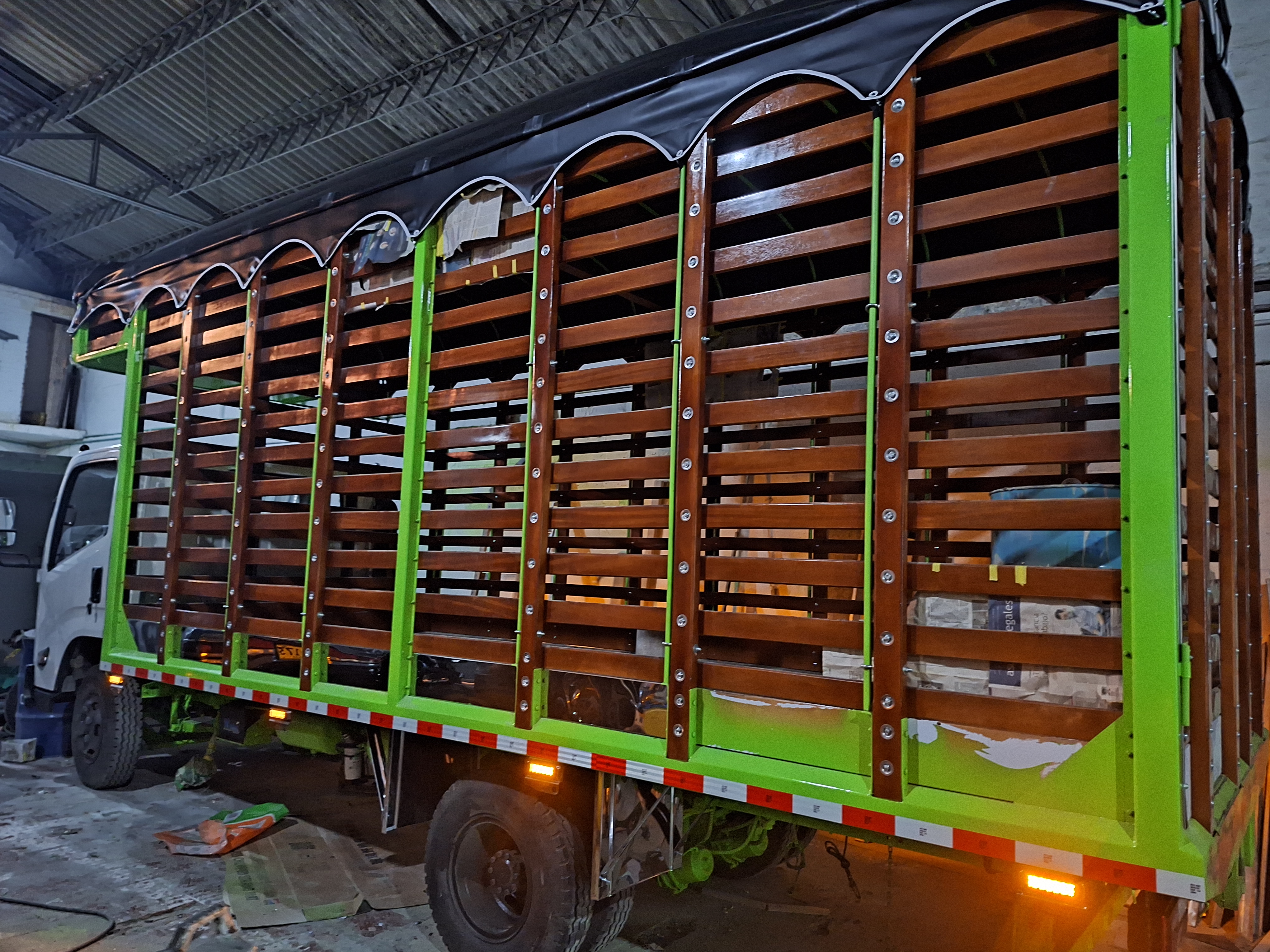 Proyecto de carrocería tipo estacas